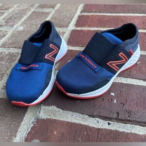New Balance Infant/Toddler Roav Sneakers in Boy’s Size 8 in Navy & Orange EUC 👟